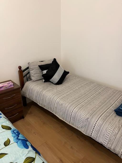 004- Brand New 1 Bedroom Apartment F1 Ealing Extérieur photo