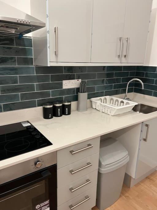 004- Brand New 1 Bedroom Apartment F1 Ealing Extérieur photo