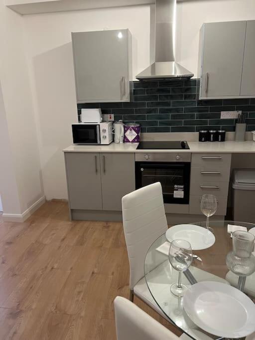 004- Brand New 1 Bedroom Apartment F1 Ealing Extérieur photo