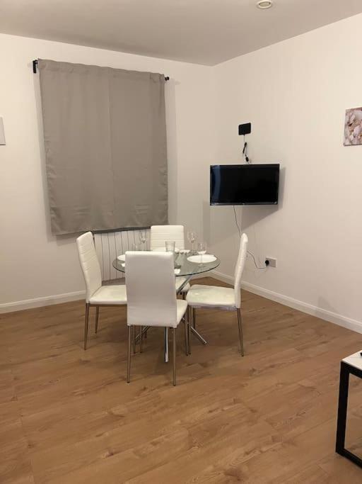 004- Brand New 1 Bedroom Apartment F1 Ealing Extérieur photo