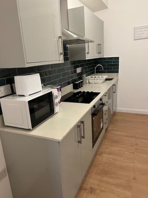 004- Brand New 1 Bedroom Apartment F1 Ealing Extérieur photo