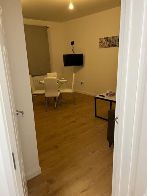 004- Brand New 1 Bedroom Apartment F1 Ealing Extérieur photo